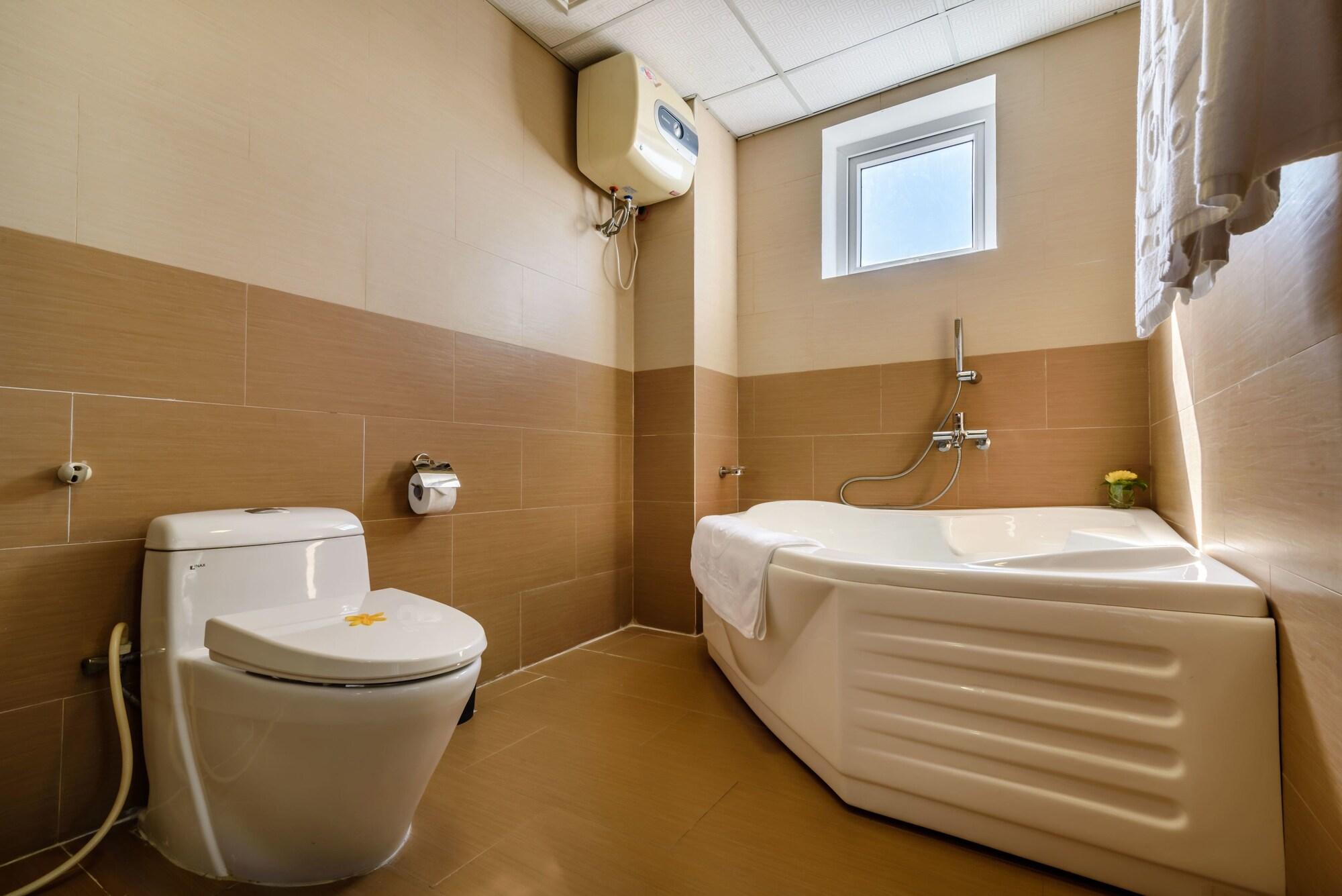 Baly Hotel Hue Exterior photo