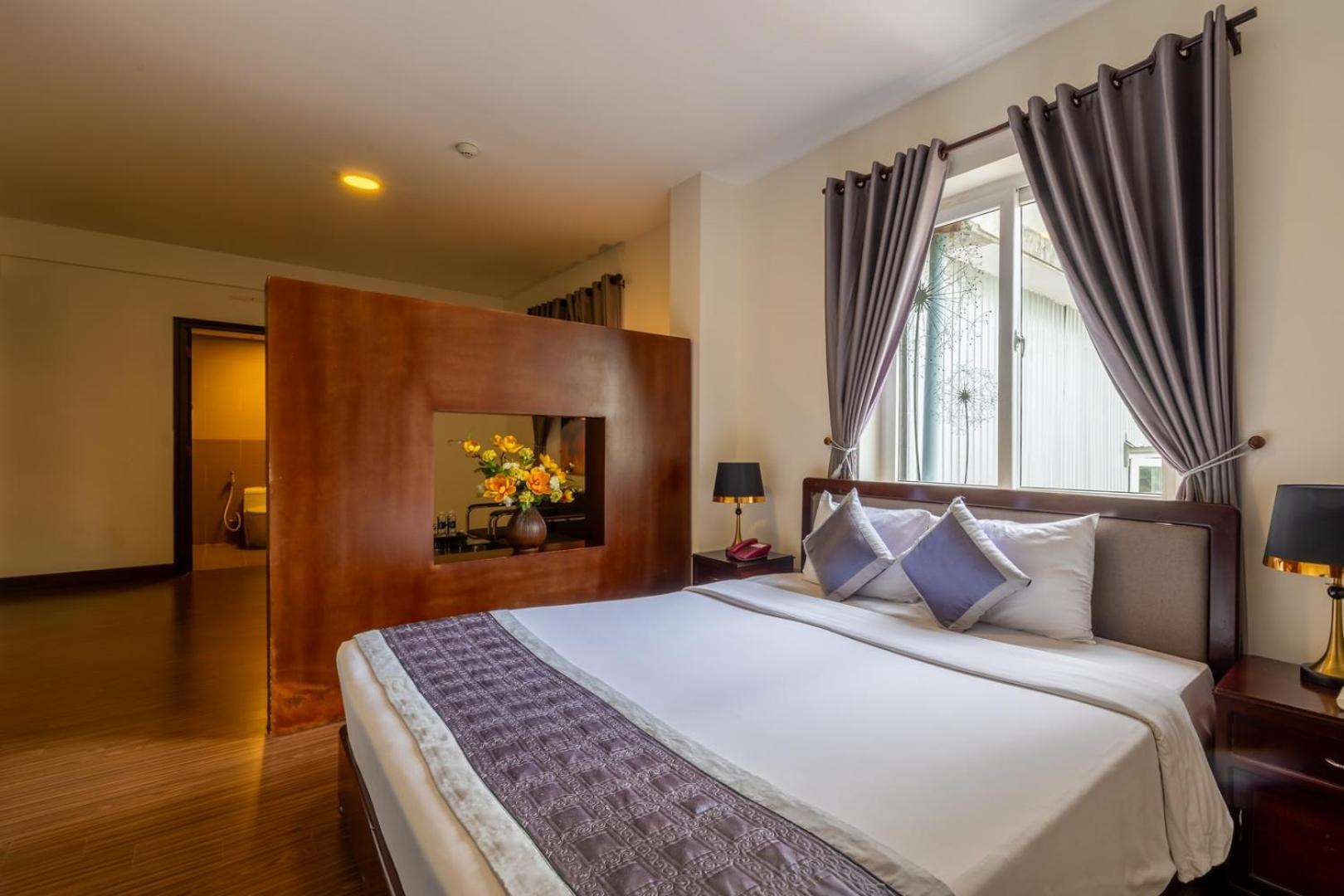 Baly Hotel Hue Exterior photo